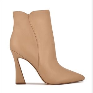 SOLD BRAND NEW UNWORN Nine West Torrie Ankle Booties in Medium Natural size 6.5